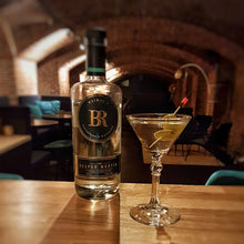 Afbeelding in Gallery-weergave laden, BelRoy's Vesper Martini - BelRoy's